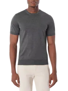 تيشرت كلاسيكي بقصة مريحة