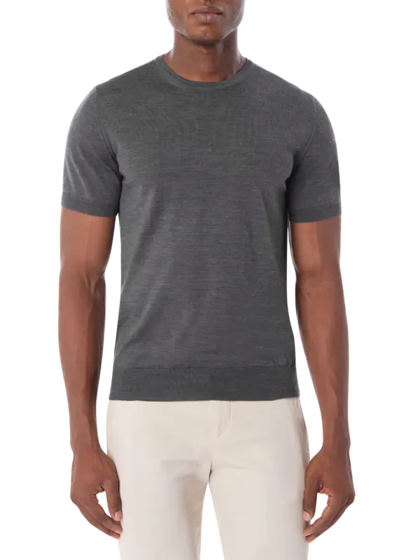 تيشرت كلاسيكي بقصة مريحة