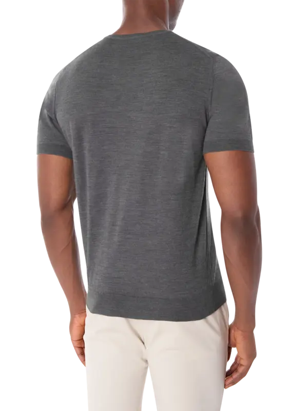 تيشرت كلاسيكي بقصة مريحة