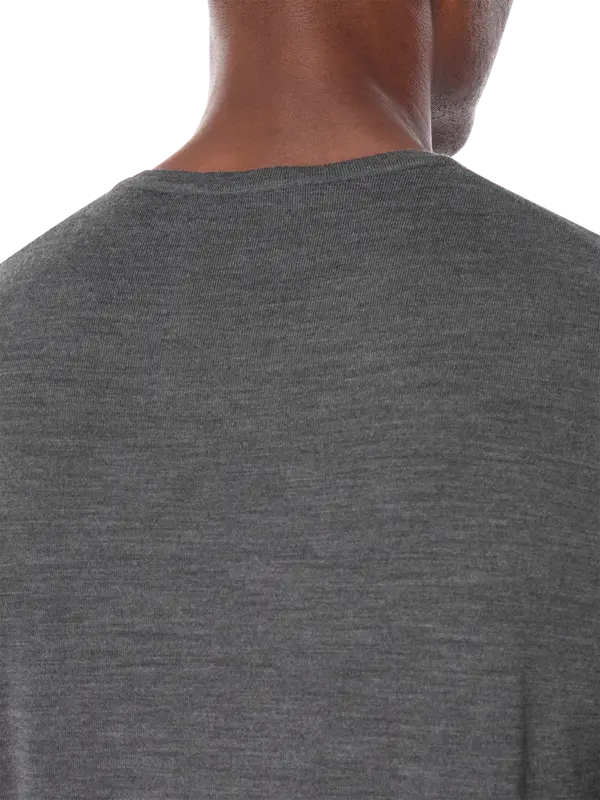 تيشرت كلاسيكي بقصة مريحة