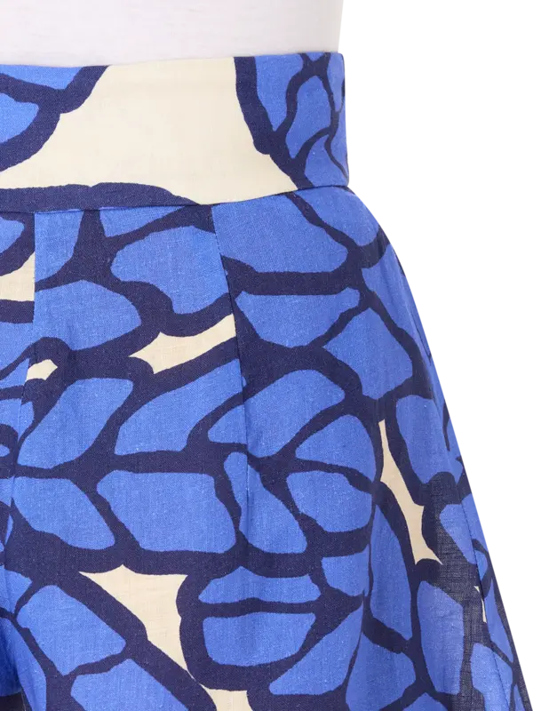 شورت كاناريو مزين بطبعة