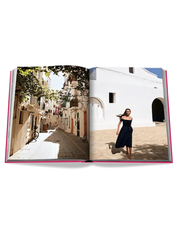 كتاب بعنوان إيبيزا بوهيميا