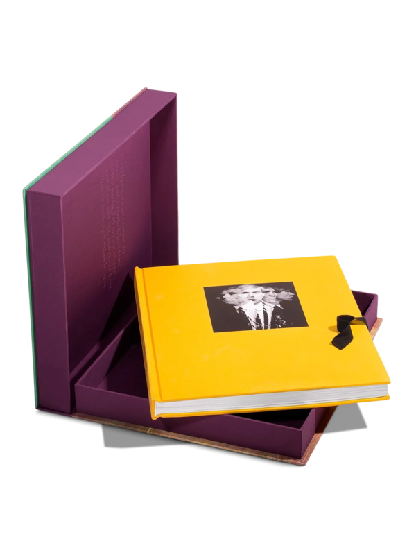 كتاب "The Impossible Collection of Warhol"