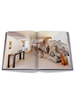 كتاب بعنوان ميكونوس ميوز