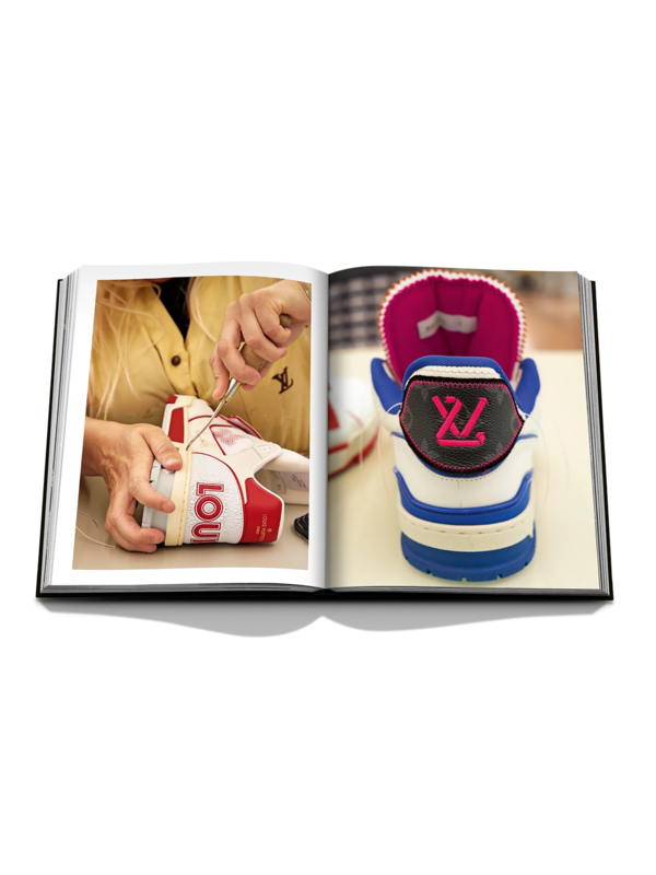 كتاب "Louis Vuitton Manufactures"