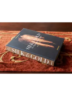 كتاب بعنوان "Uzbekistan Silk And Gold"