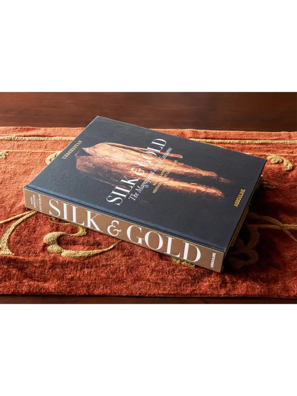 كتاب بعنوان "Uzbekistan Silk And Gold"