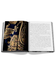كتاب بعنوان "Uzbekistan Silk And Gold"