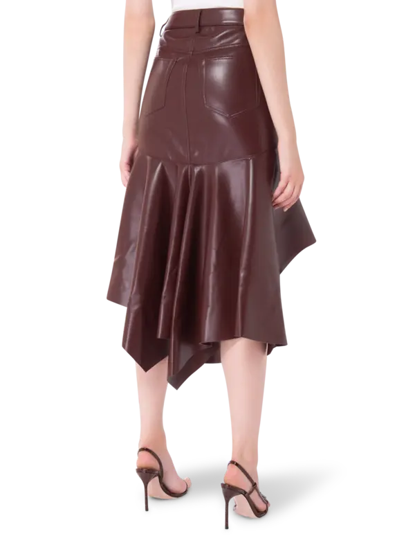 تنورة متوسطة الطول من القماش المطلي