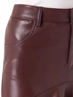 تنورة متوسطة الطول من القماش المطلي