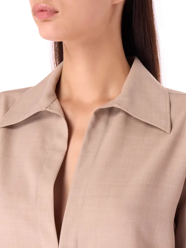 بلوزة بأكمام طويلة من الصوف مزينة بطبعات استوائية