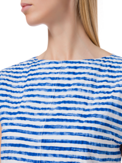 بلوزة مخططة من قماش البوبلين بطبعة كلمة "Seersucker"