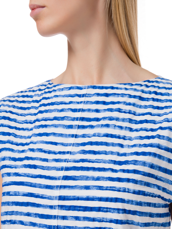 بلوزة مخططة من قماش البوبلين بطبعة كلمة "Seersucker"