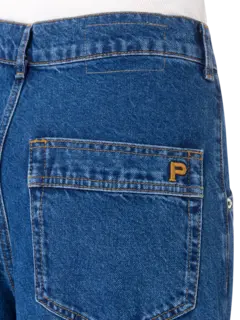 بنطال جينز بأرجل واسعة