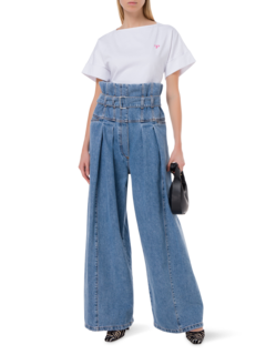 بنطال جينز بأرجل واسعة وخصر مكشكش