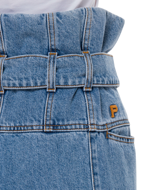 بنطال جينز بأرجل واسعة وخصر مكشكش