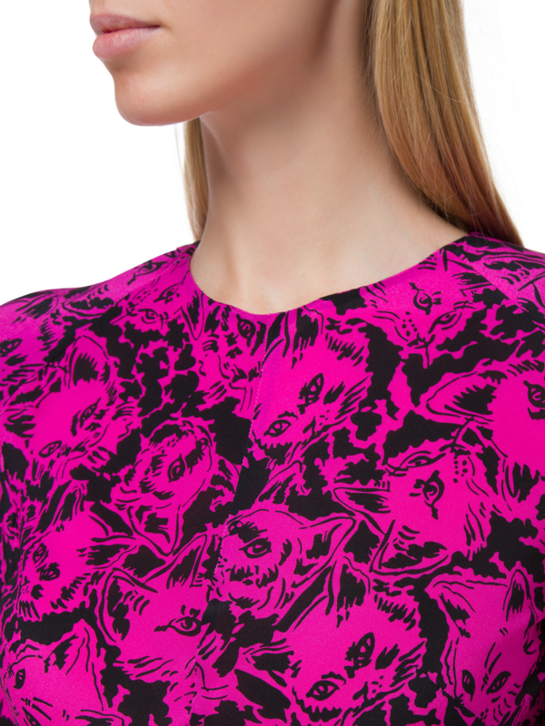 فستان متوسط الطول مزين بطبعة ومبطن على الكتف