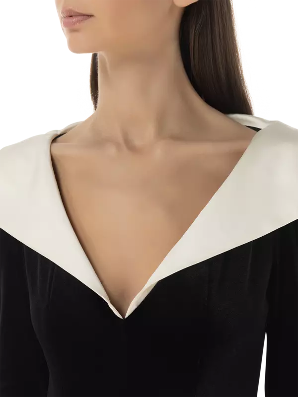 فستان متوسط الطول مطاطي بأكمام طويلة وياقة مخملية