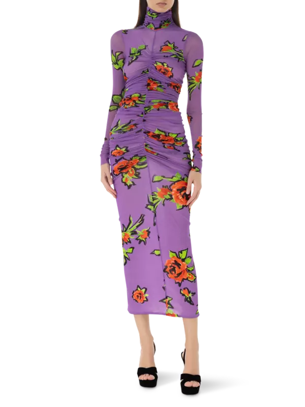 فستان من التول متوسط الطول بأكمام طويلة وقبة عالية مزين بطبعة