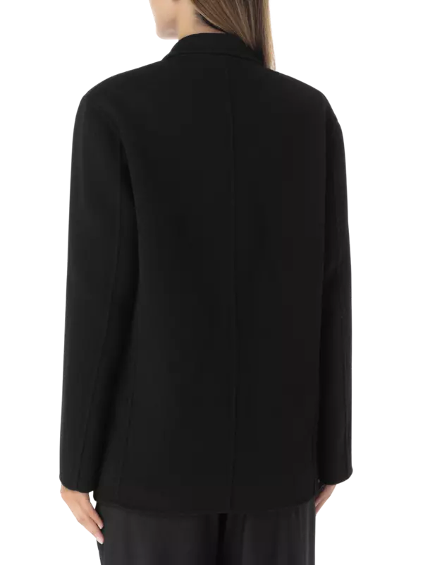 جاكيت من الصوف بصفين من الأزرار