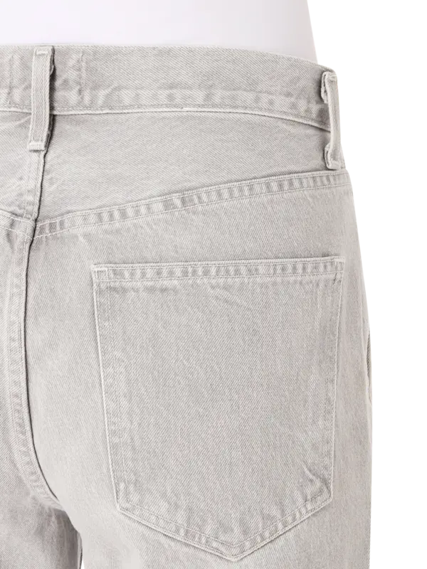 بنطال جينز بأرجل مستقيمة وتصميم متقاطع