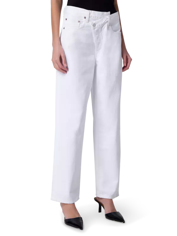 بنطال جينز بتصميم متقاطع