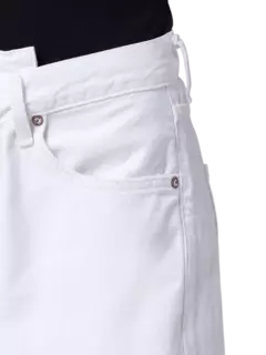 بنطال جينز بتصميم متقاطع