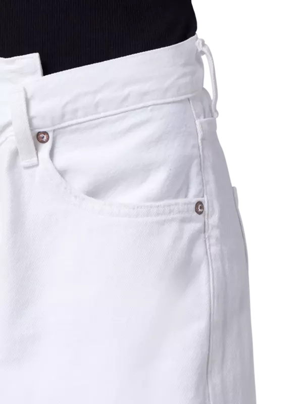 بنطال جينز بتصميم متقاطع