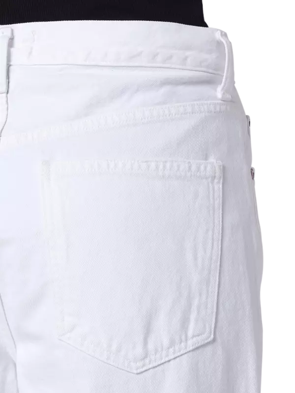 بنطال جينز بتصميم متقاطع