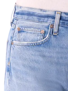 جينز بخصر ضيق بنمط التسعينيات