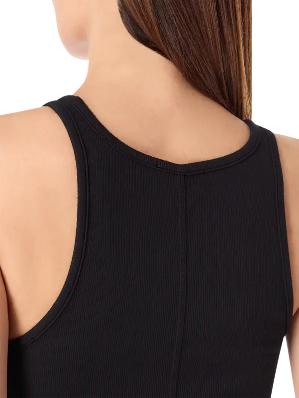 بلوزة زين بدون أكمام