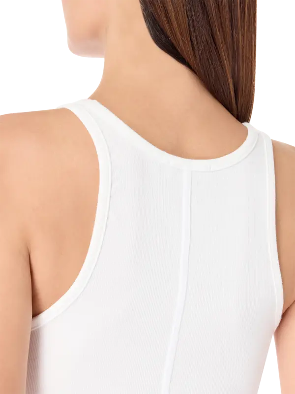 بلوزة زين بدون أكمام