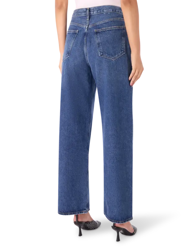 جينز فضفاض بقصة منخفضة