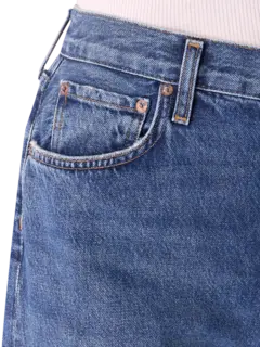 جينز فضفاض بقصة منخفضة