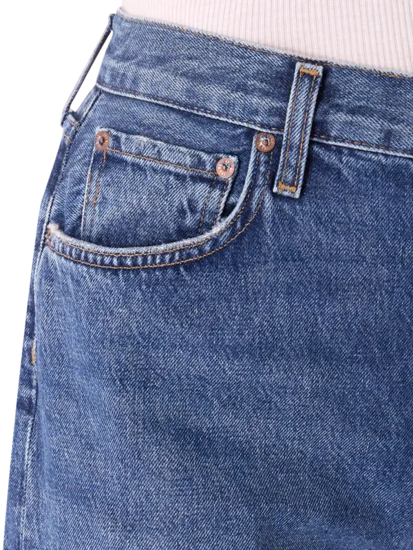 جينز فضفاض بقصة منخفضة