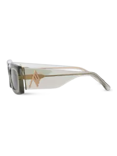 نظارة شمسية بلون أخضر