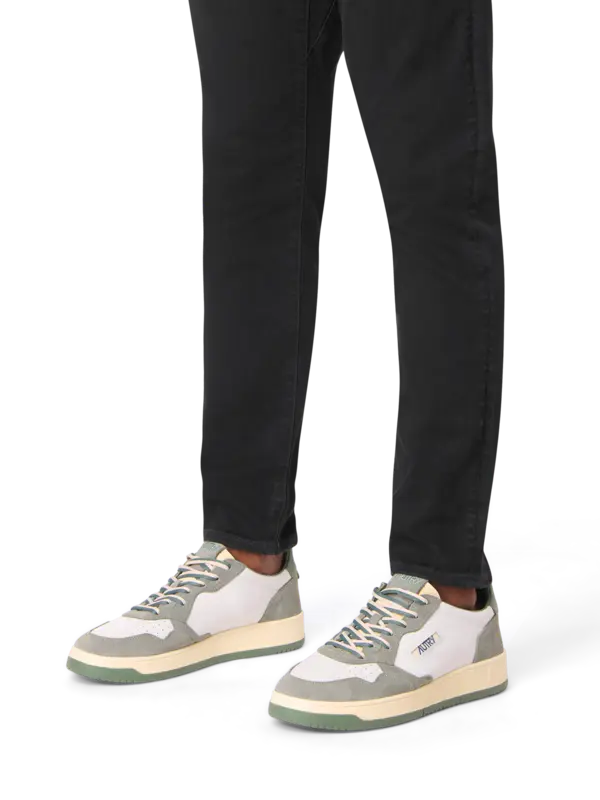 /original/AULMBW02_AUTY_L Whtmilit_2.png_convert-600x800