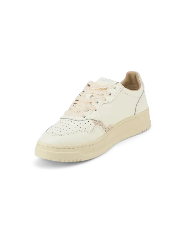 /original/AULWMJ01_AUTY_LeamMrshe_3.png_convert-600x800