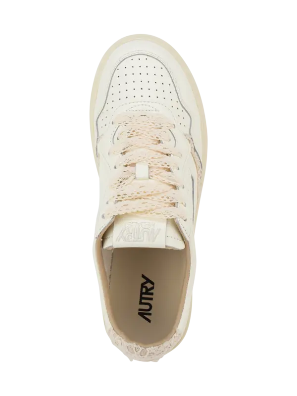 /original/AULWMJ01_AUTY_LeamMrshe_5.png_convert-600x800