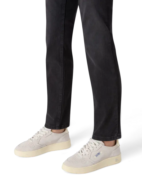 /original/AULWUH15_AUTY_FSueMawht_2.png_convert-600x800