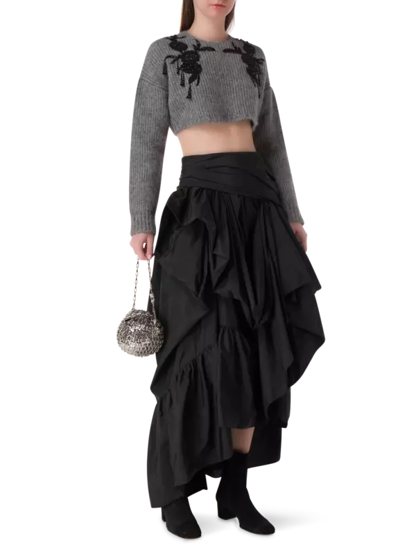 بلوزة محبوكة قصيرة بأكمام طويلة