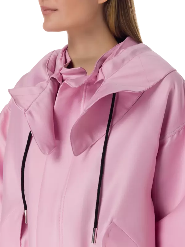 جاكيت باركا كبير الحجم