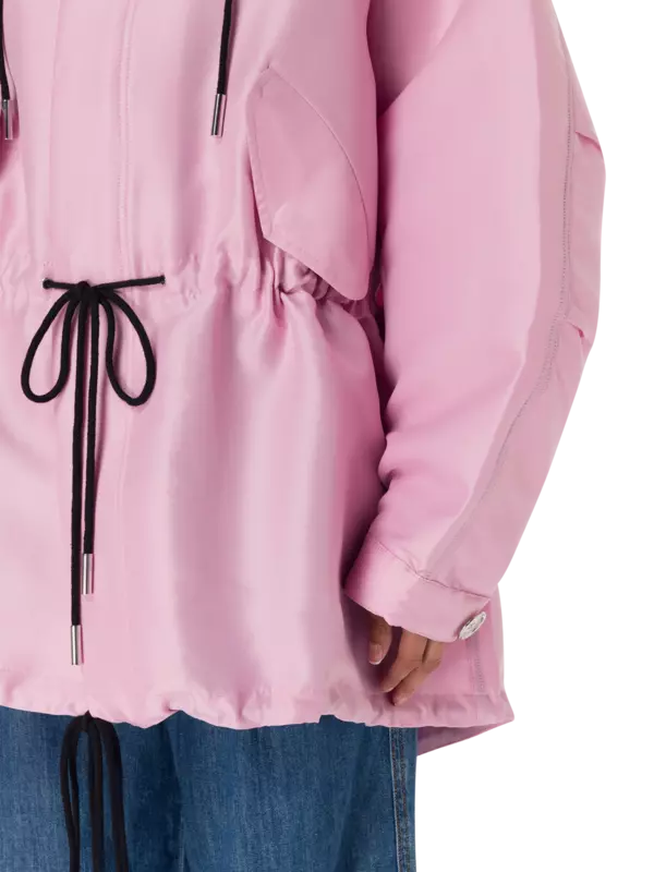 جاكيت باركا كبير الحجم