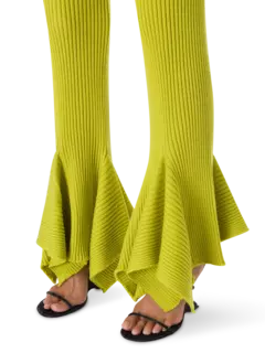 بنطال محبوك من صوف ميرينو بقصة ضيقة من الأعلى وواسعة من الأسفل