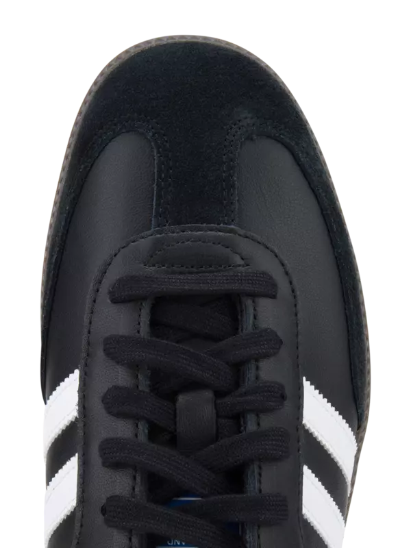 سنيكرز سامبا أو جي برقبة منخفضة