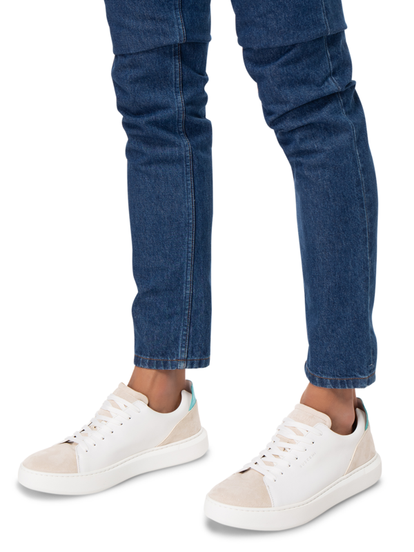 LOW TOP SNEAKER