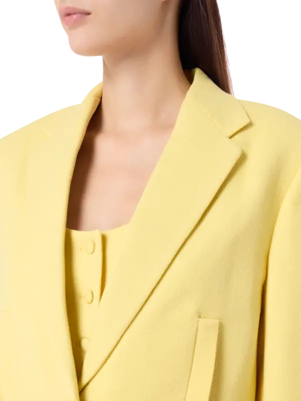 جاكيت بيانكا بقصة فضفاضة من الصوف