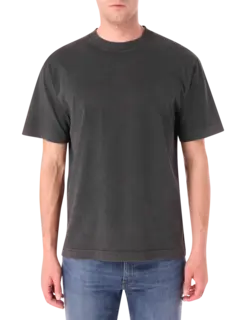 تيشرت مزين بشعار بنمط رقعة