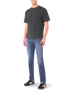 تيشرت مزين بشعار بنمط رقعة