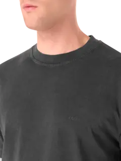 تيشرت مزين بشعار بنمط رقعة